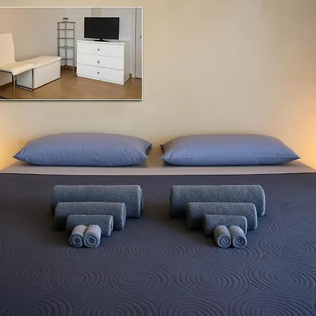 With Pool Exclusive Use Apartamento